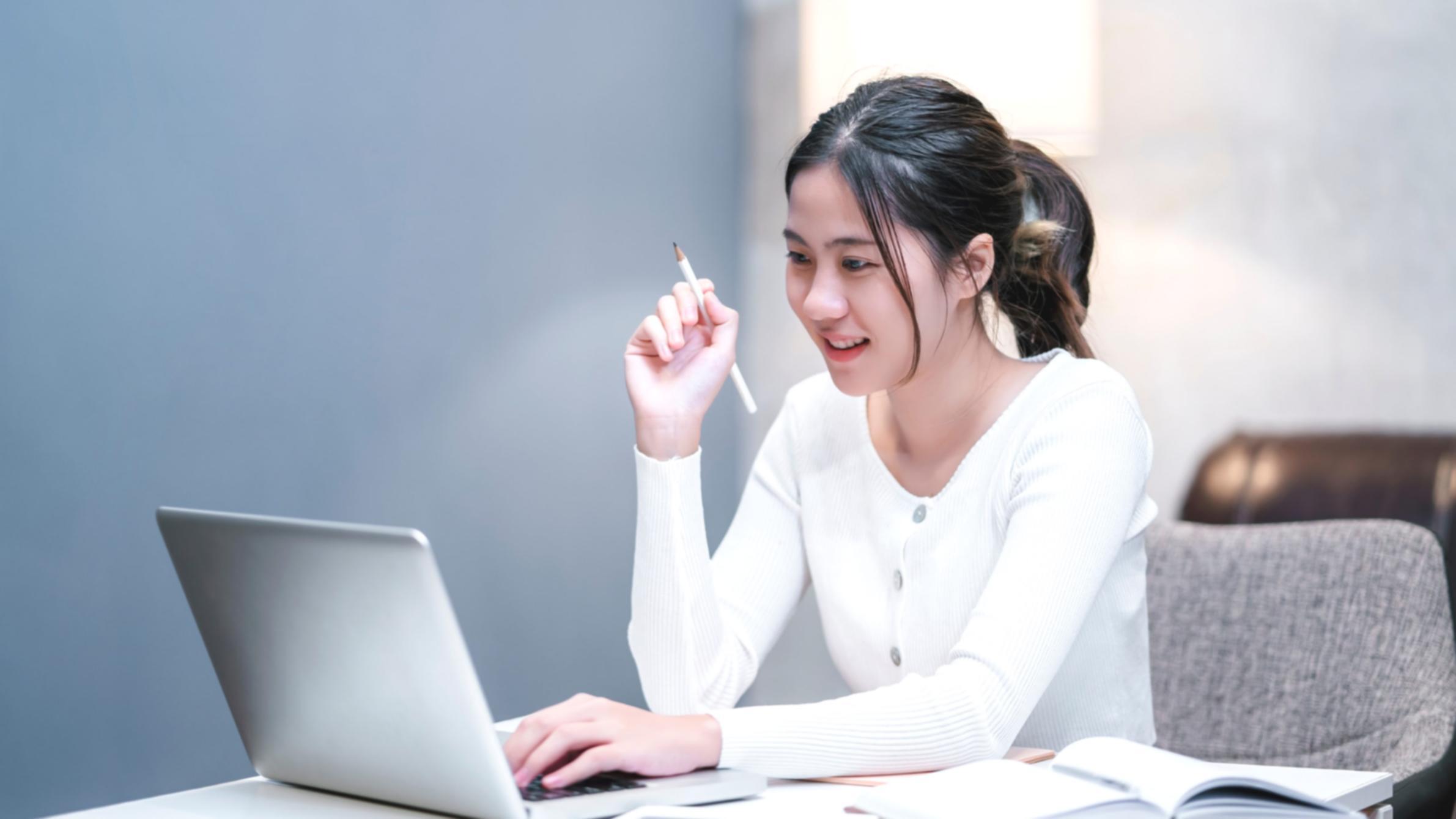 Ruhiger Moment der Selbstreflexion während eines Workshops